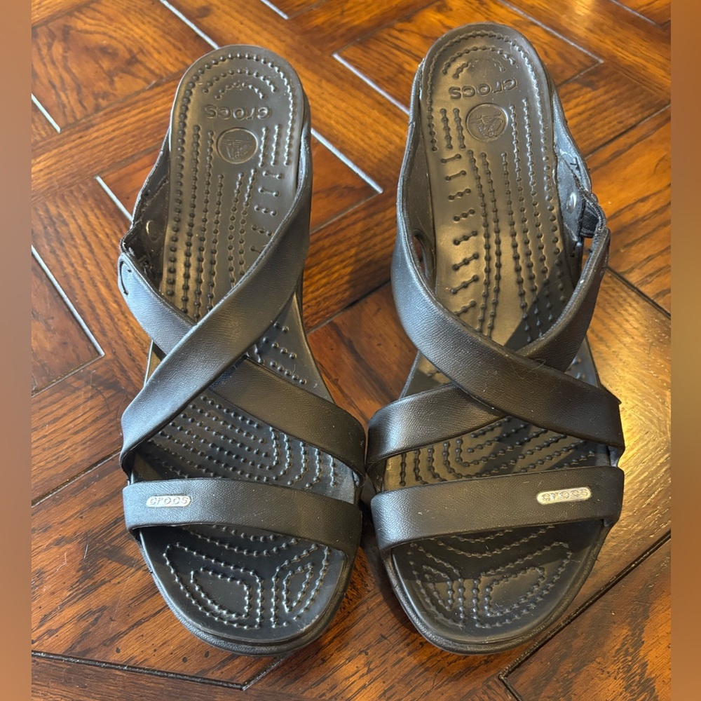 CROCKS size 10 healed sandle - new without box.